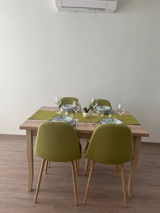 Трапезна маса с четири стола