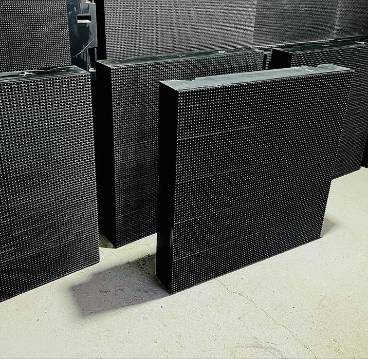 ECRAN LED cabinete  P16 / P20 / P25 NOI si SH . 3 ECRANE