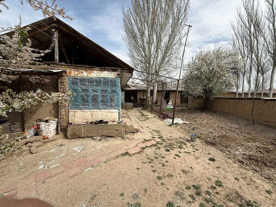 Uy hovli sotiladi 4.2 sotix