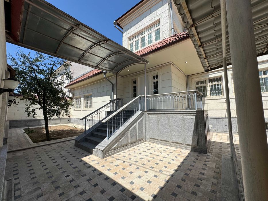 Сдается 2-х этажный дом (ул. Зиелилар)