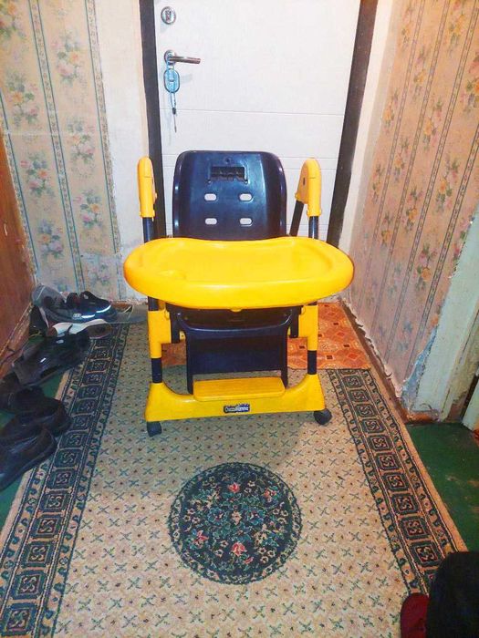 Продам столик для кормления ребенка Chicco