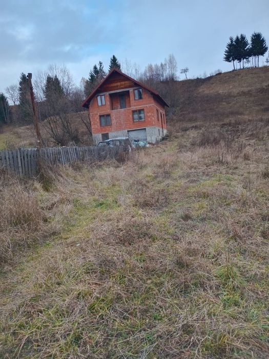 Proprietate spațioasă, 220 mp și 50 ari ter