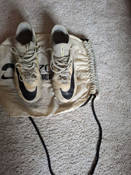 Продавам футболни обувки Nike ACC