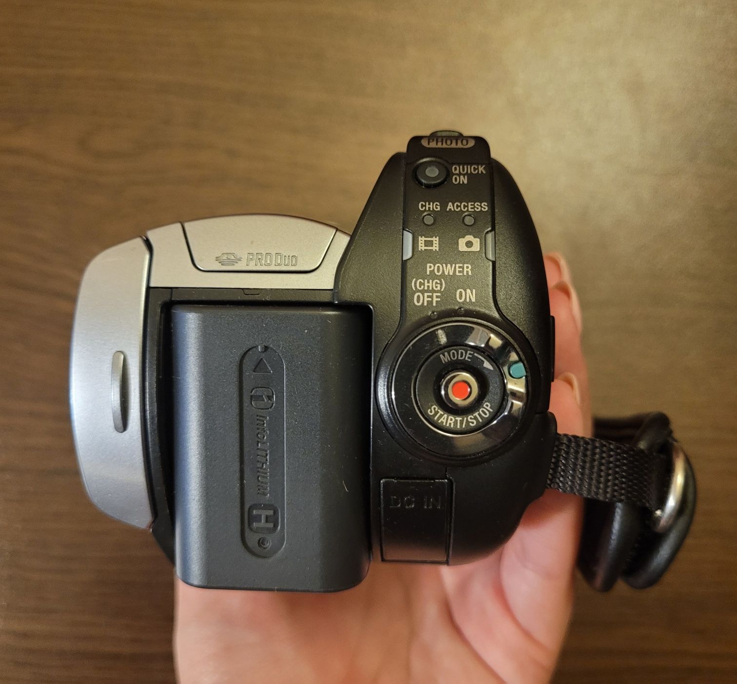 Камера Sony DCR-SR85E