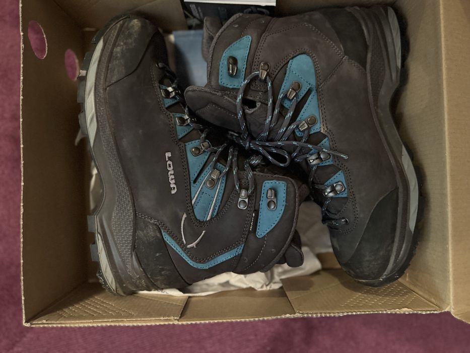 Bocanci trekking Lady GTX Lowa - nabuc GoreTex Vibram - masura 39