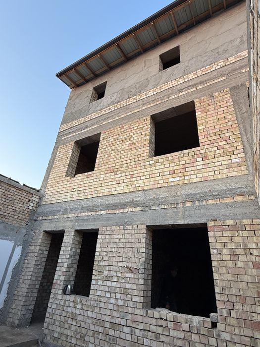 Dombrabodda uy sotiladi