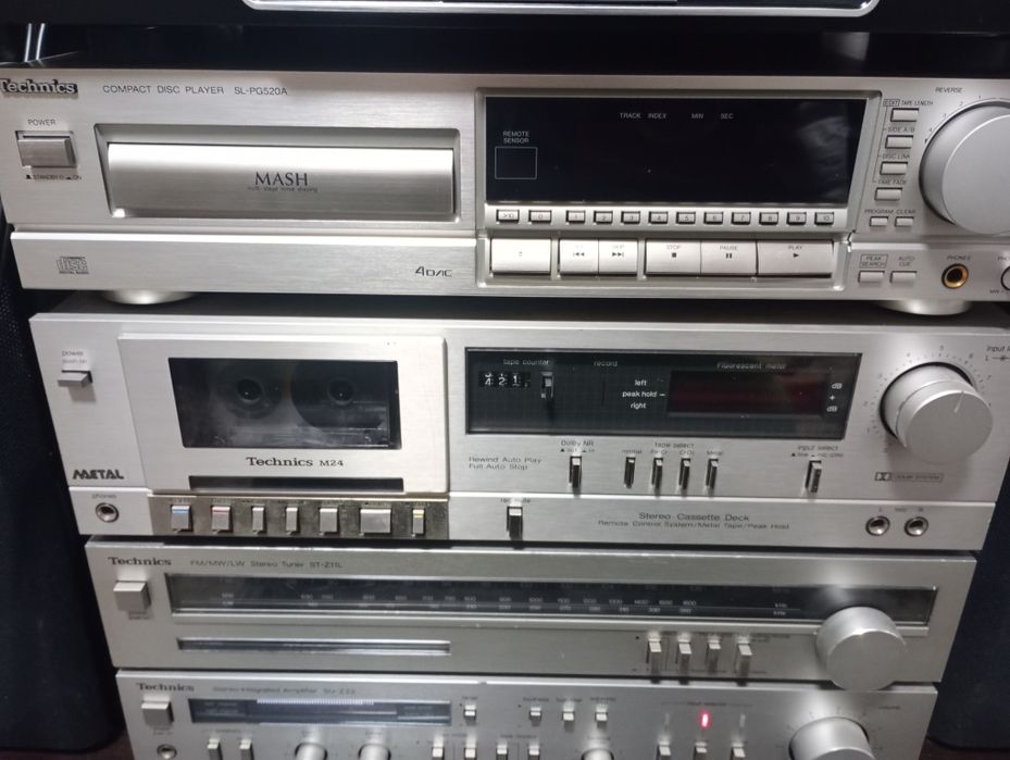 Дек Technics M 24 много добро визуално състояние.