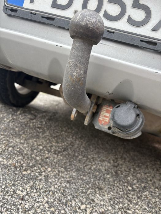 Теглич за Mitsubishi Outlander