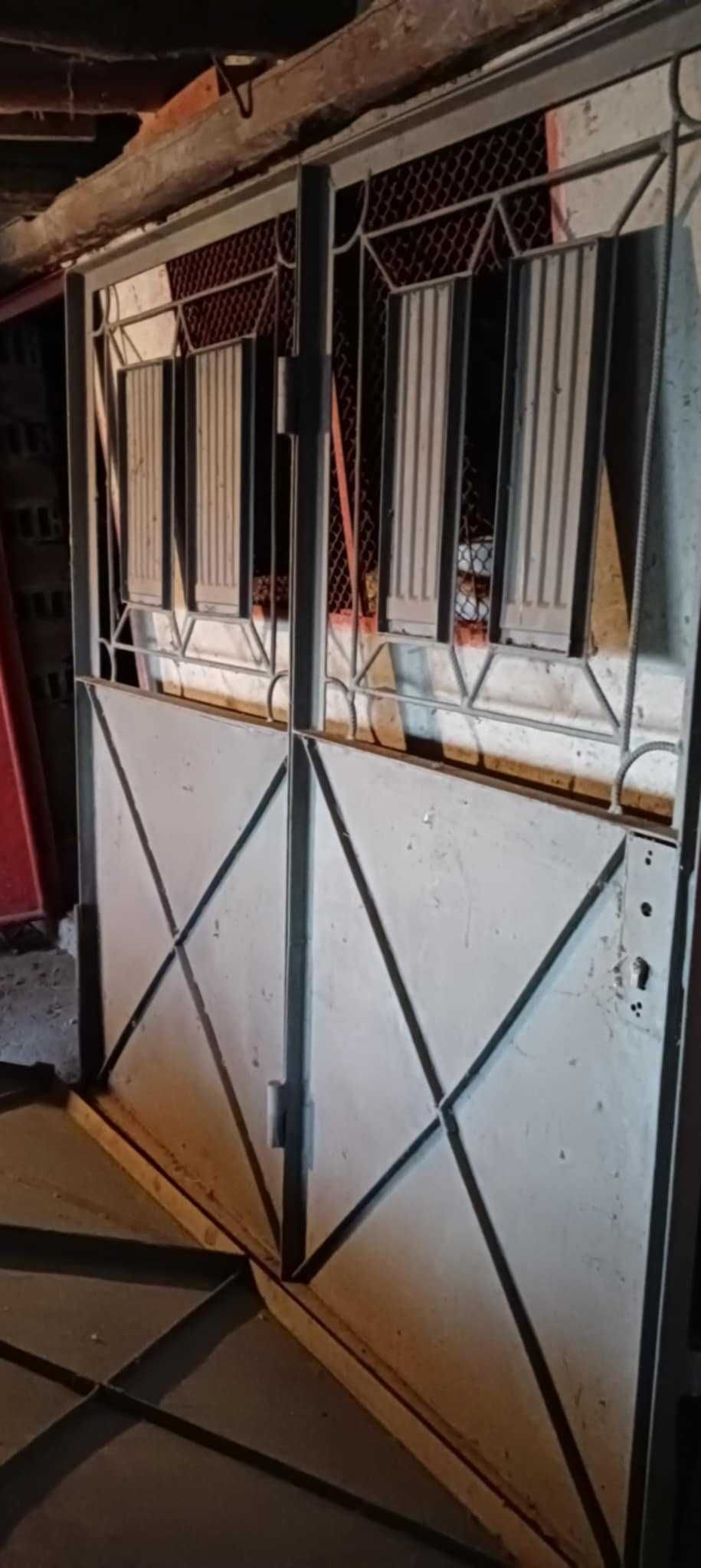 Желязна пътна врата