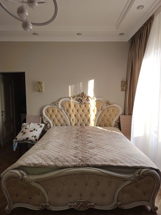 Кровать с матрасом