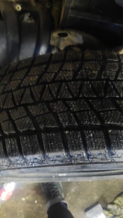 Продам Резина зима 225/50/17 новая