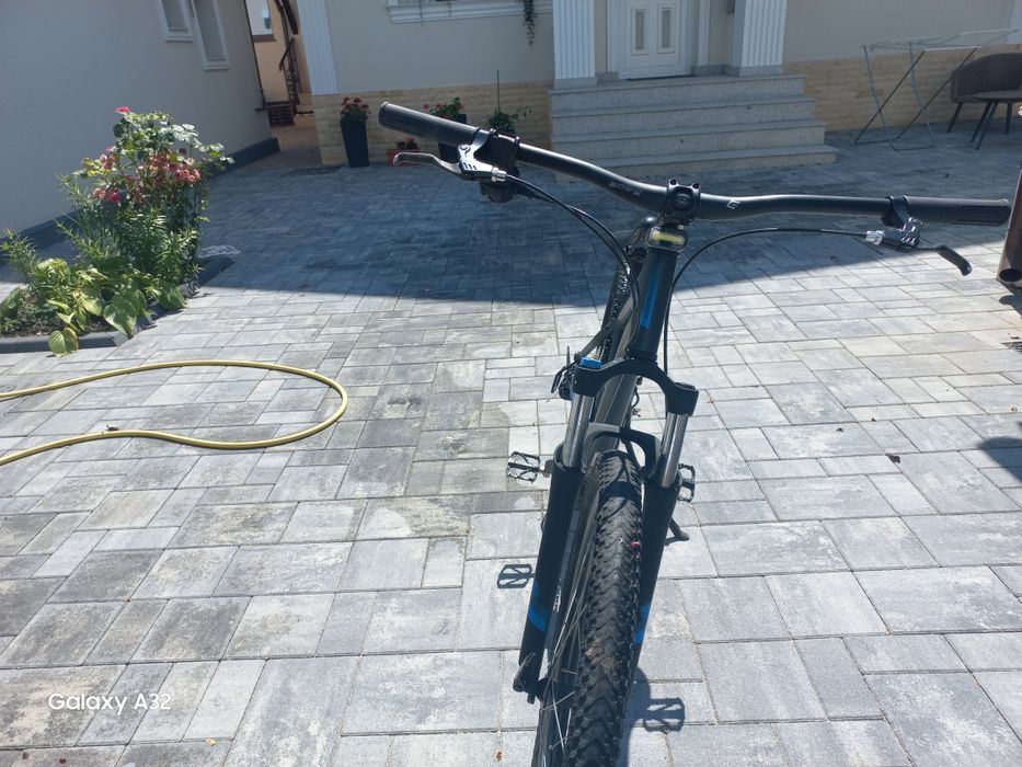 Vând bicicleta rockrider st120 custom