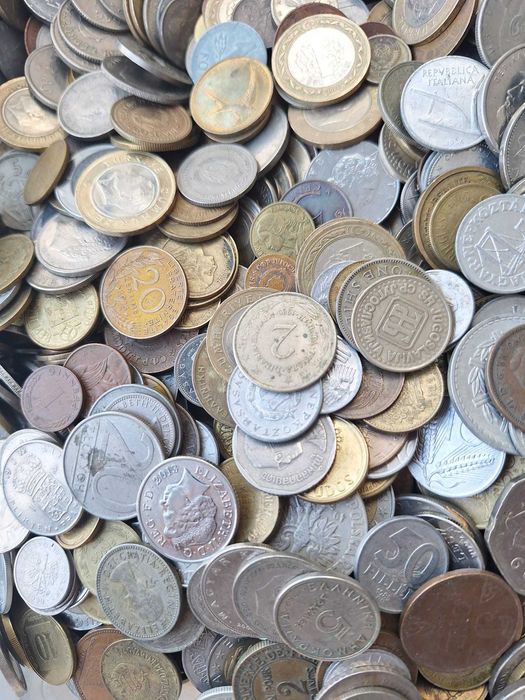 LOT 10 Kg monede straine diverse == peste 2000 bucati