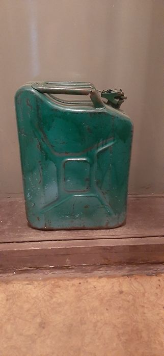 Продам канистру.