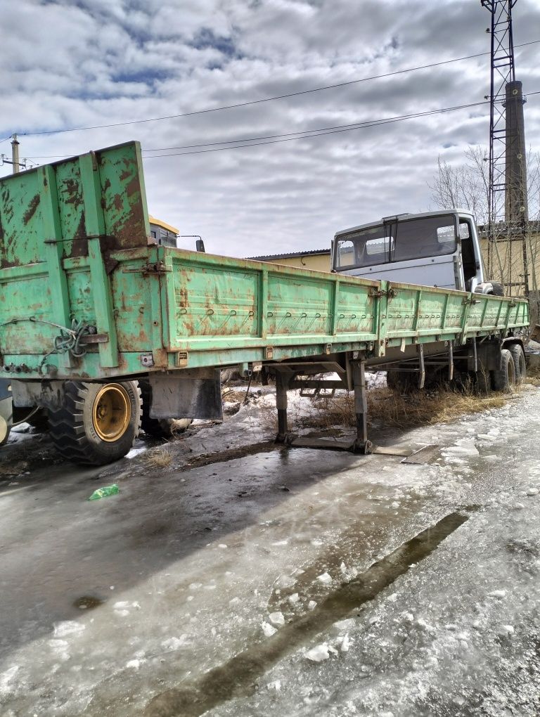 КамАЗ седельный тягач вместе с прицепом