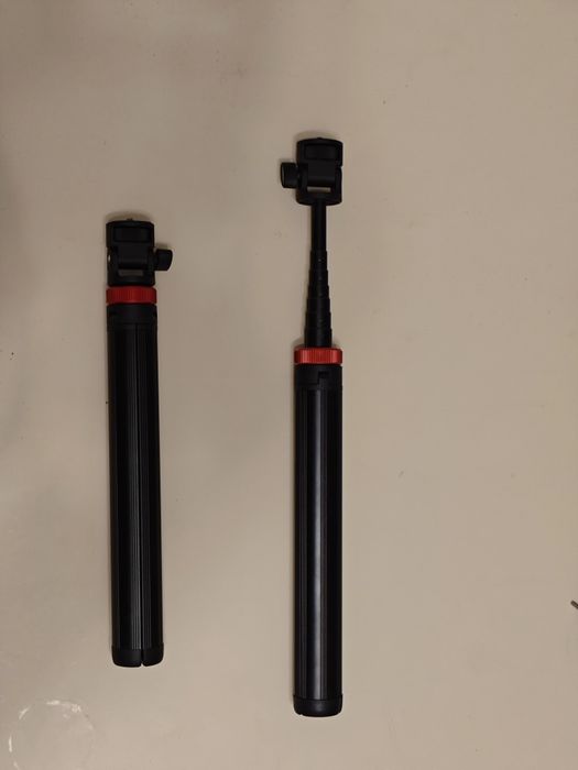 HTC Vive Pro комплект + 3 контролера + стойки за хедсета и контролери