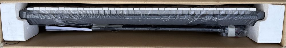 Yamaha PSR-F51 + Suport Adam Hall SKS 04 – Stare excelentă!
