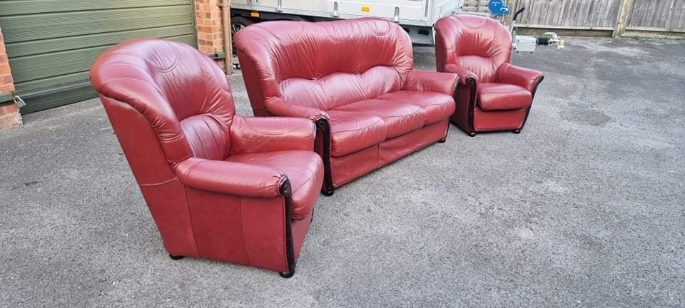 Canapea 3+1+1 piele visiniu insertie lemn negru