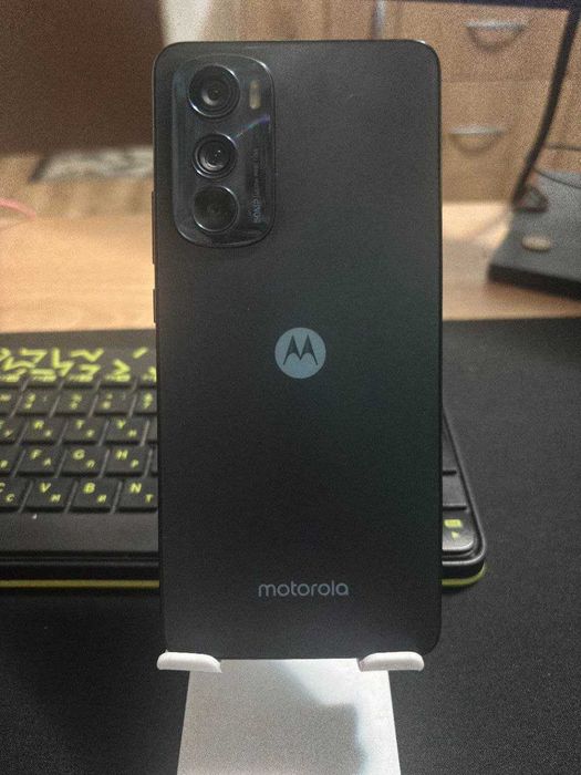 Продавам телефон Motorola Edge 30 8/256 Midnight Blue