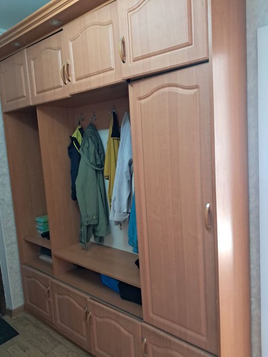 Продам для прихожки шкаф