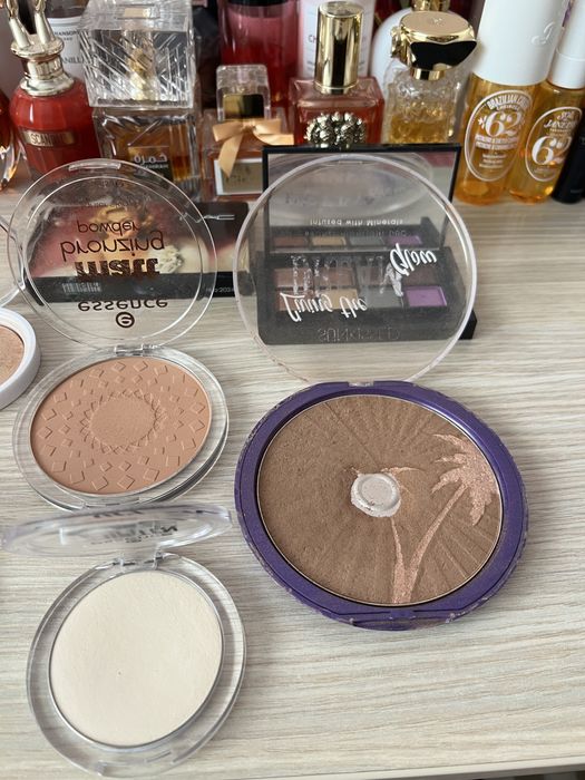 Pudre bronzante si iluminator Essence, paleta machiaj Mac