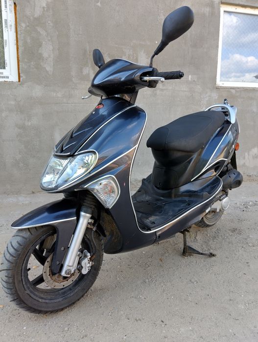Vând scuter cu acte