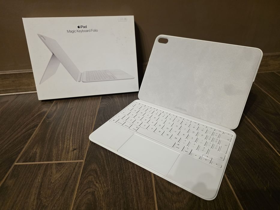 iPad 10 Magic Keyboard Folio