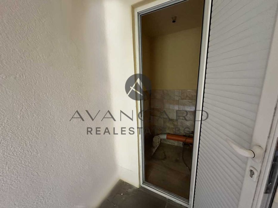 Продава се Офис в Пловдив, Център - 15 кв.м за 2800 €/кв.м - Снимка #2