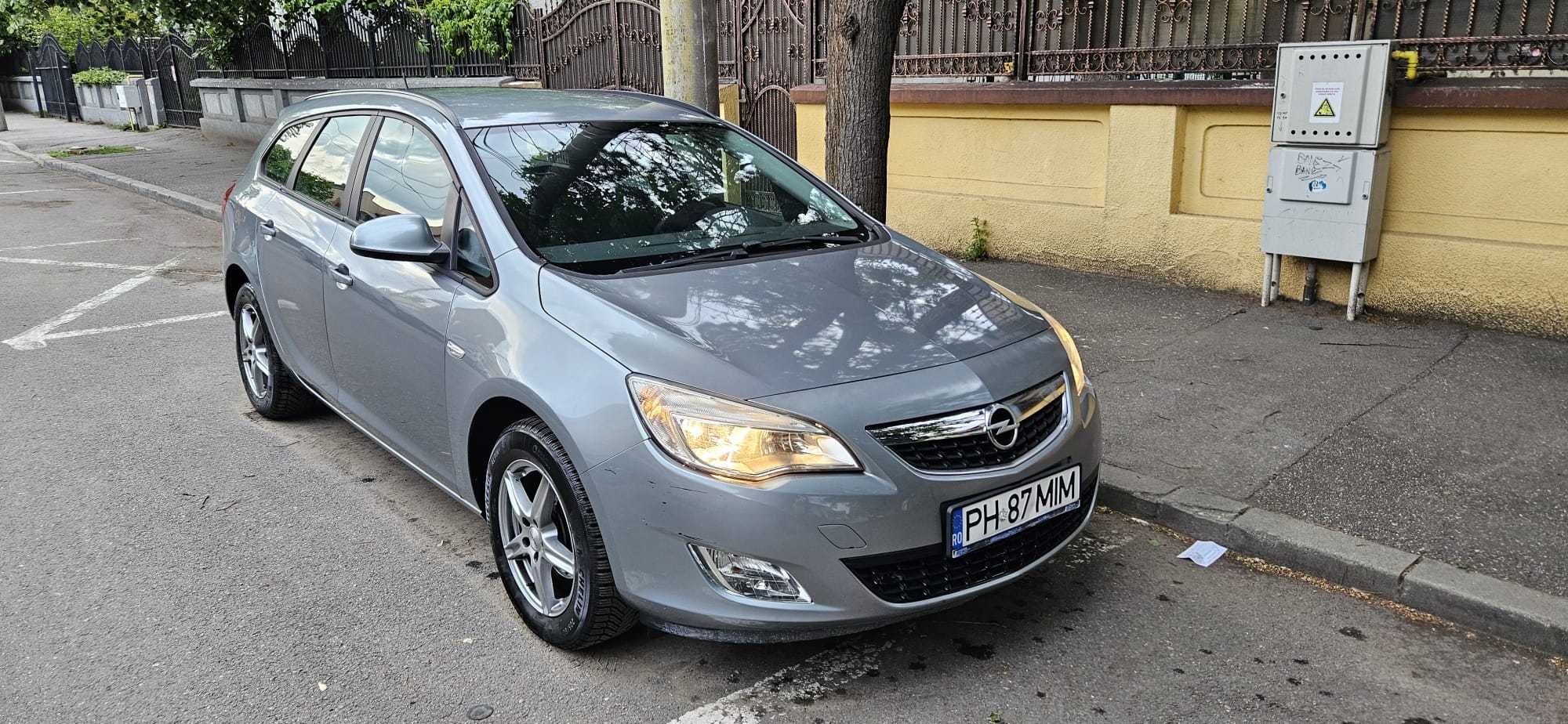 Astra J, 2011, 48 200 km, unic proprietar din reprezentanta, automata