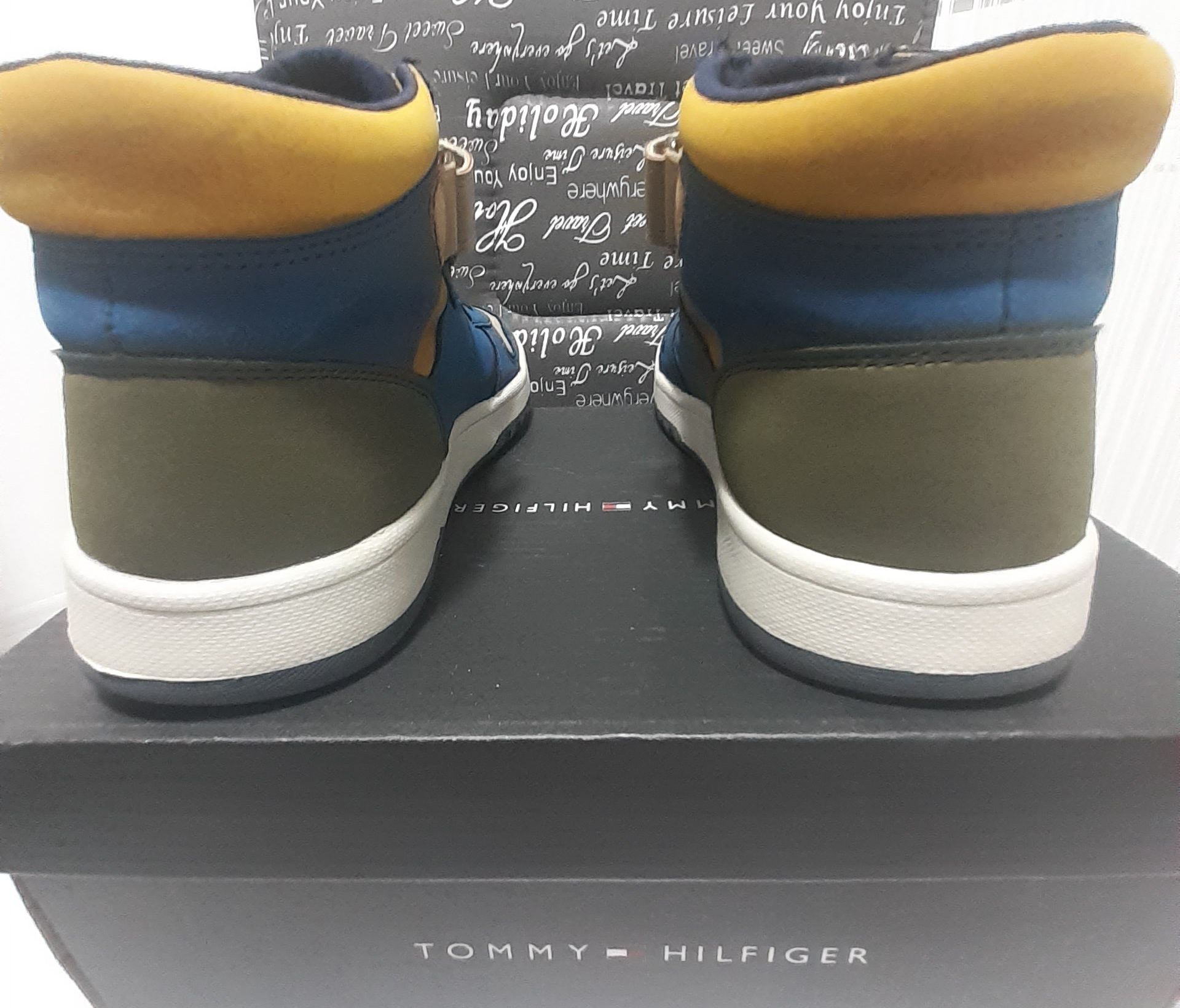 Adidași Bascheți Tommy Hilfiger Marimea 35 /22cm interior.