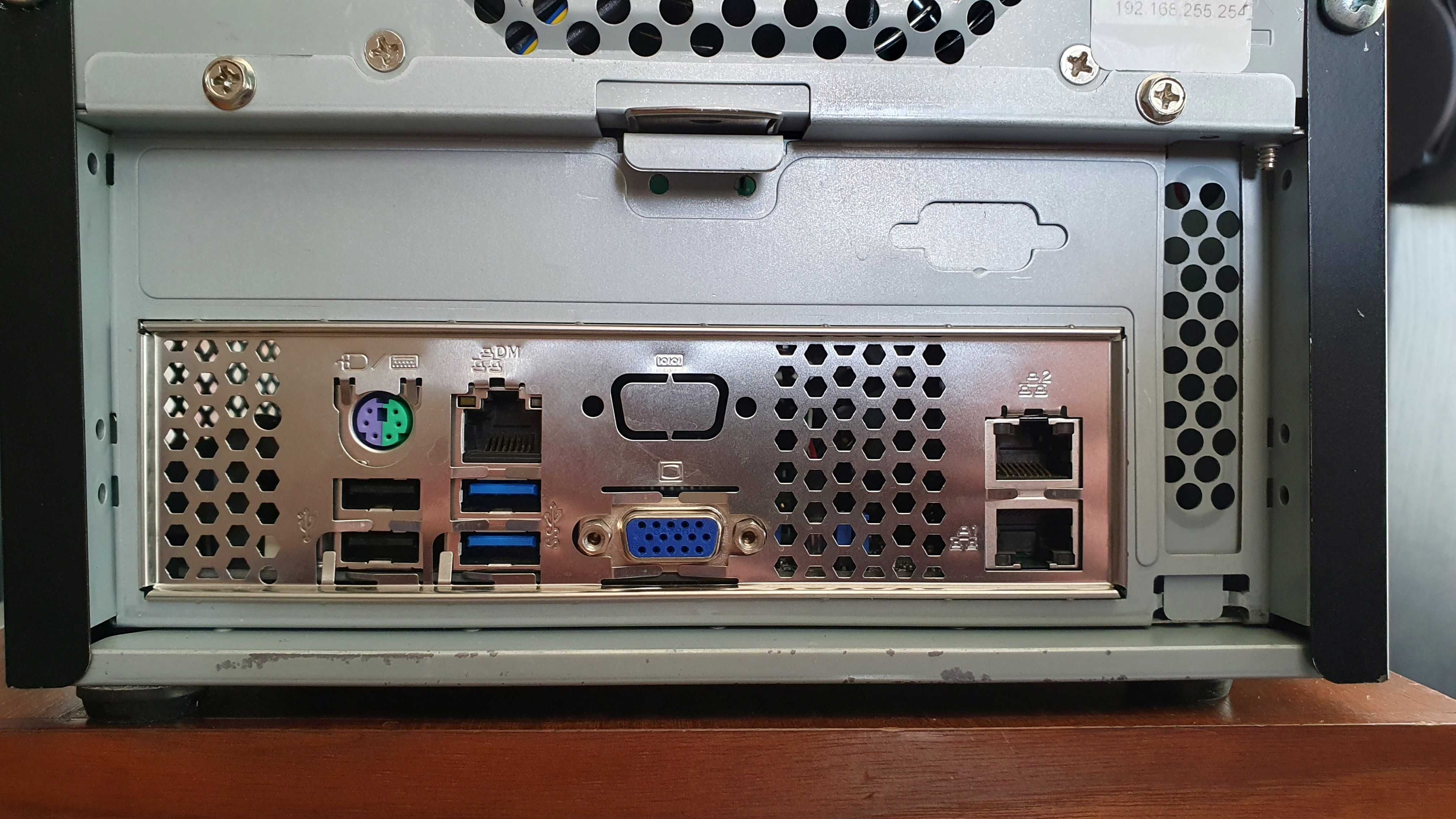ASUS P10S-I - Останаха само хард дисковете