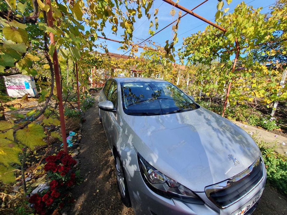 Vând PEUGEOT 308 – BLUE HDI (DIESEL) – 145000 km