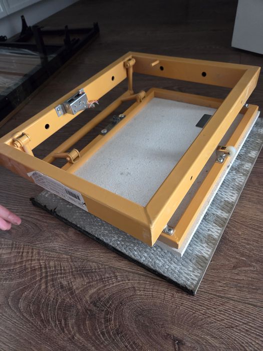 Металлический люк для ванной