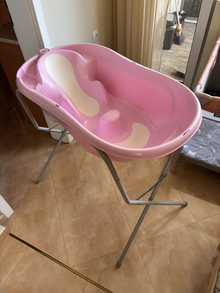 Ергономична бебешка вана OK Baby със стойка
