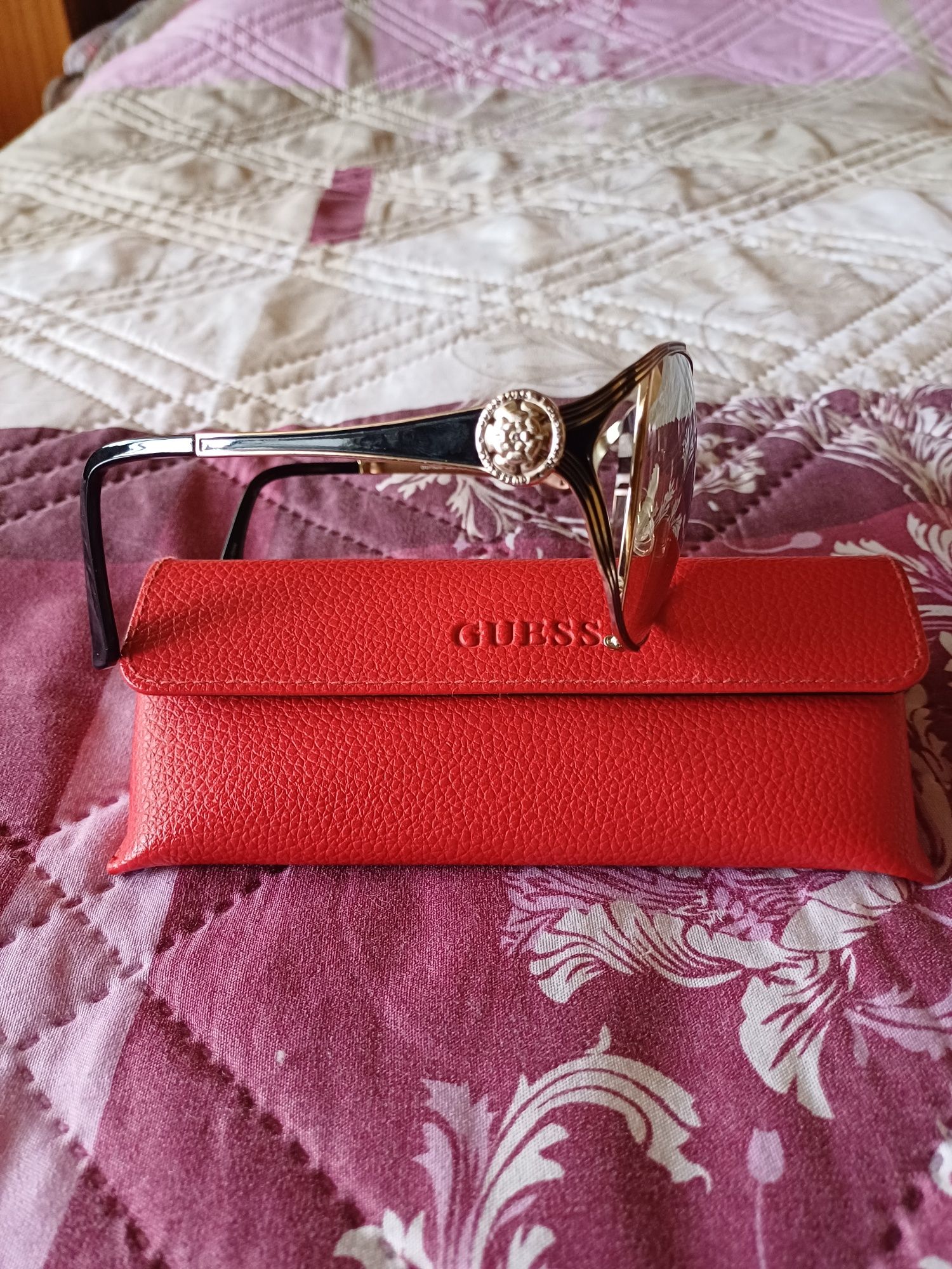 Очила GUESS  чисто нови