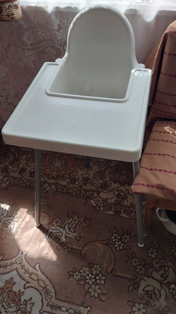 Продам столик для кормления!