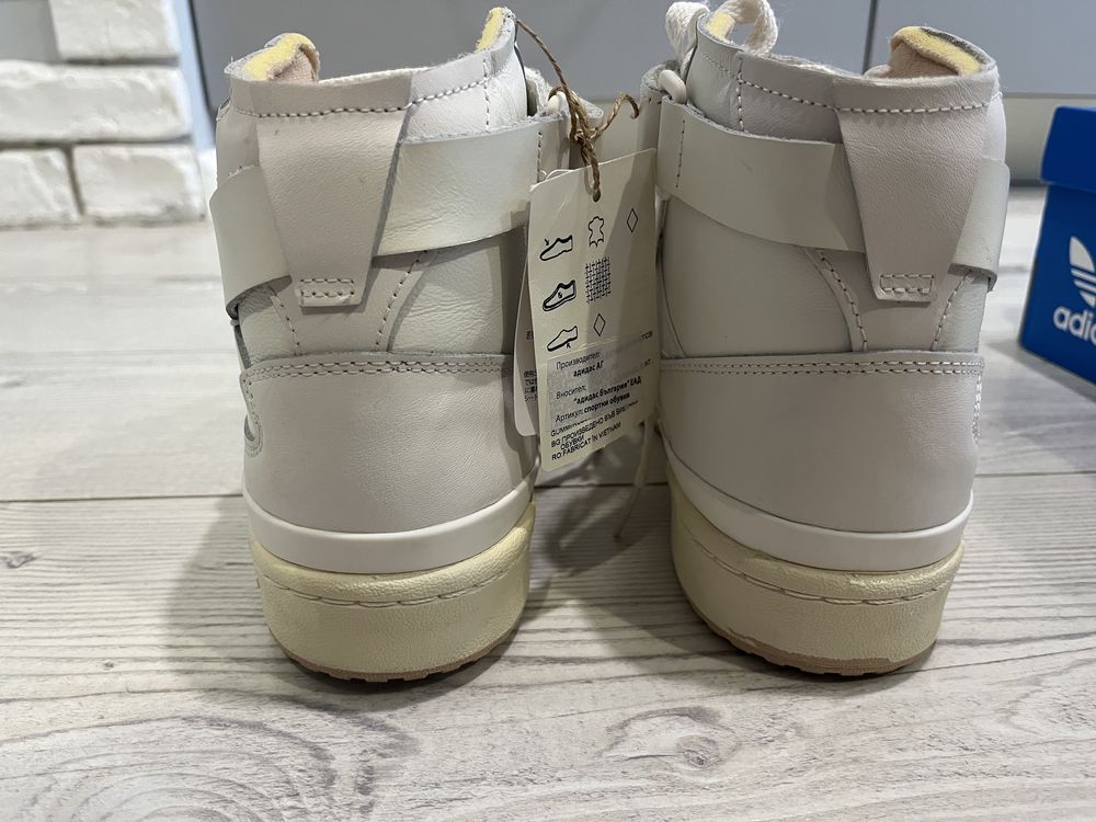 Нови оригинални унисекс маратонки/кецовес кутия Adidas Forum 84