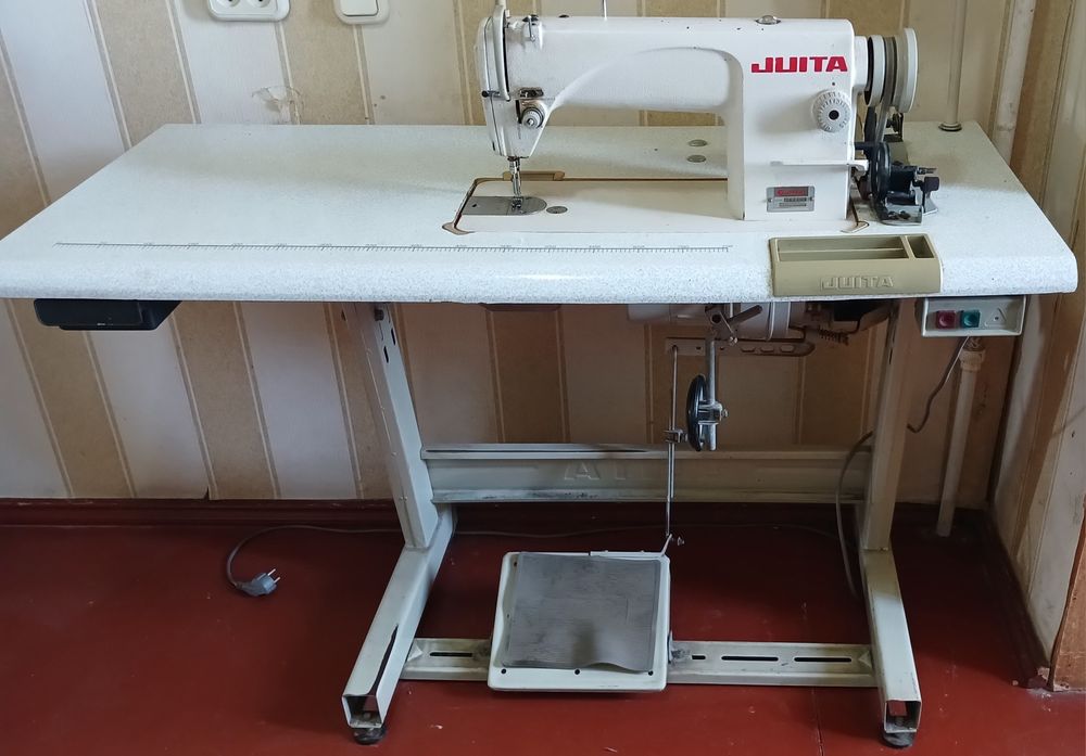 Tikuv mashinasi ( JUITA motorli )