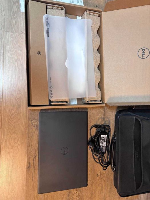 Лаптоп Dell Vostro 15 3530 / Intel Core i5-1334U Гаранция+Застраховка