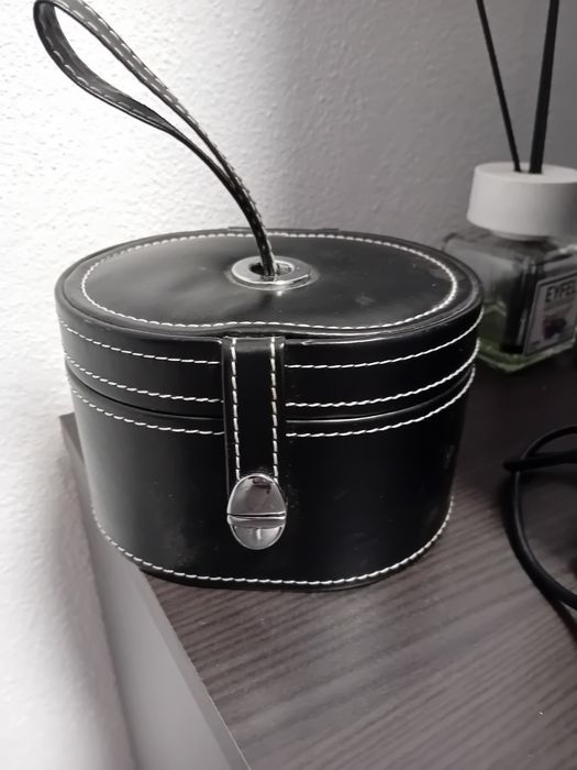 Cutie bijuterii. Noua. Pret 50 lei fix