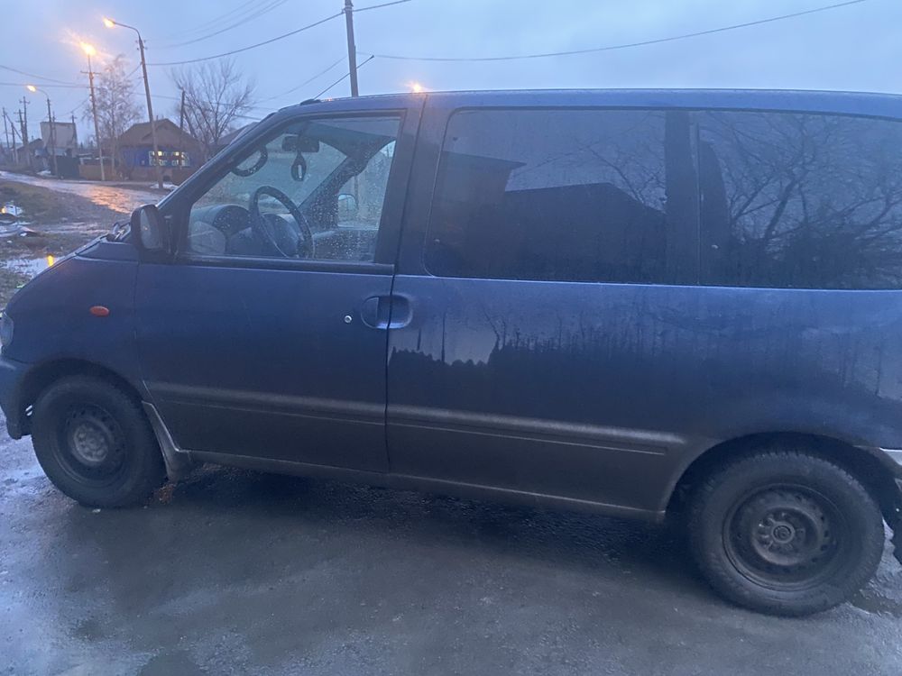 Продам Nissan Serena