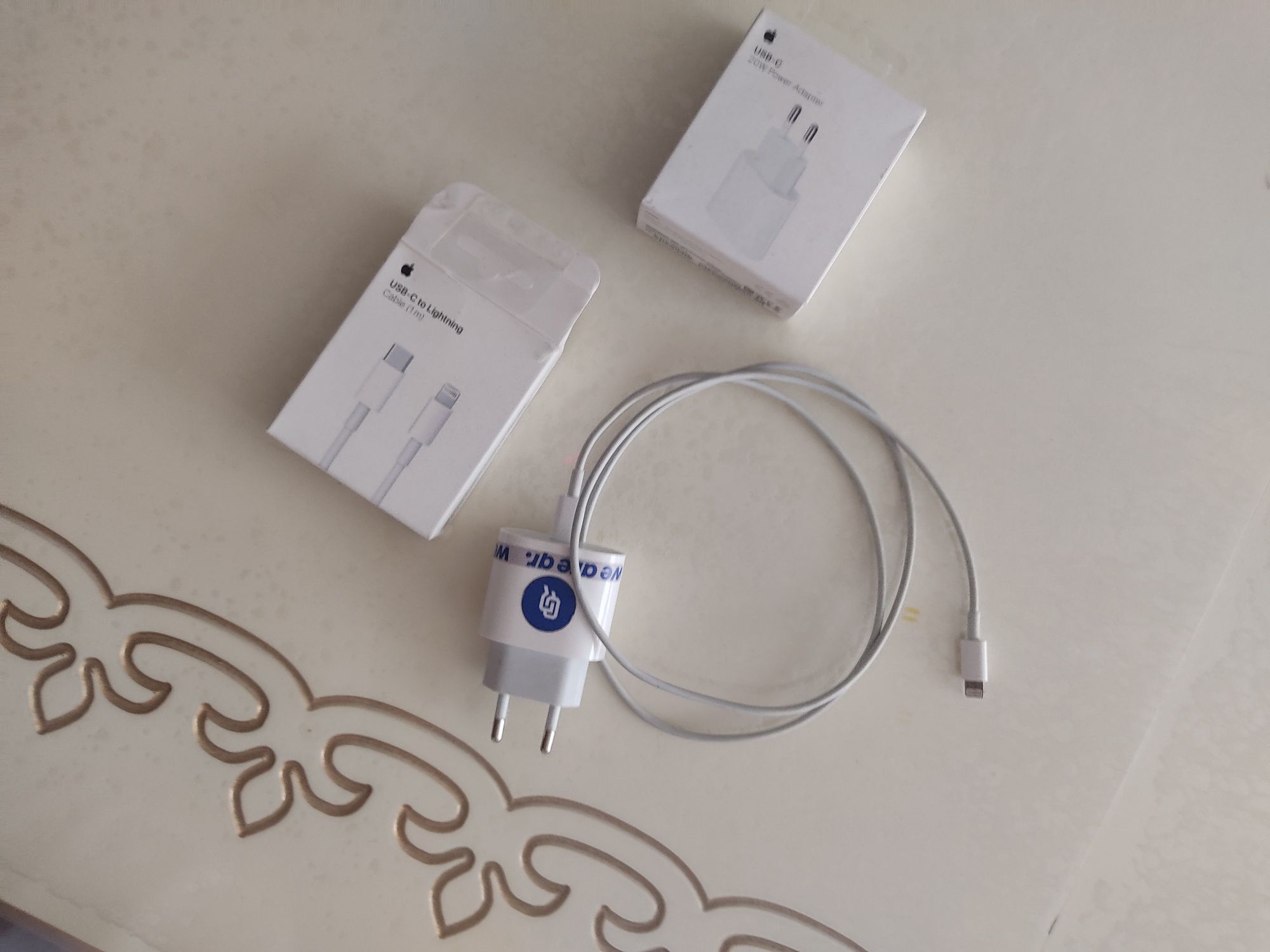 Продам Айфонскую зарядку