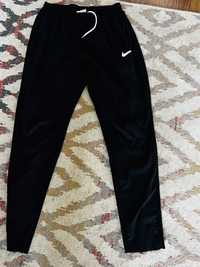 Pantaloni Nike barbati/baieti M