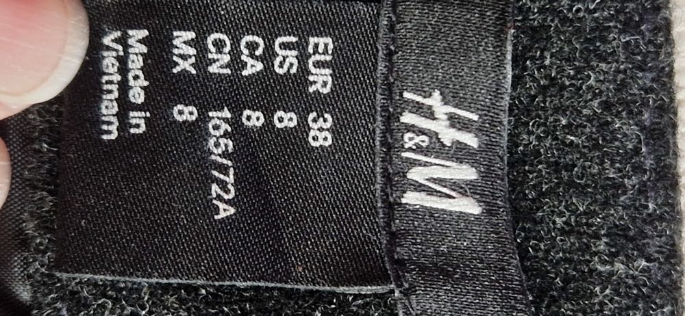 Vand doua fuste H&M stare excelenta