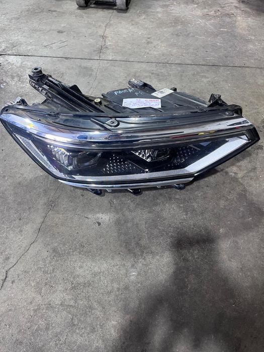 Far Dreapta Volkswagen Passat B8 2019-2023 / Matrix FullLed 3G1942082P