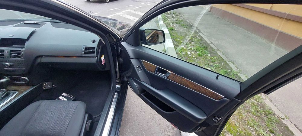 Vând Mercedes C Class