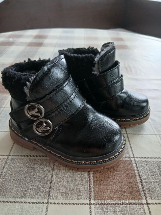 Бебешки ботички чисто нови