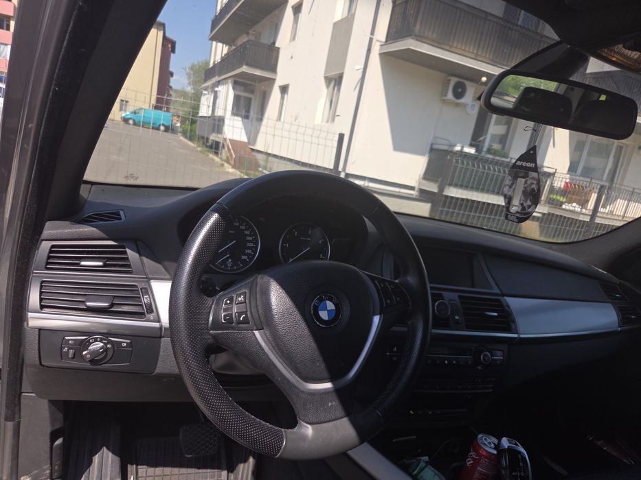Vând BMW X5 an 2008 .schimb cu dubă 3.5T ..cu prelată