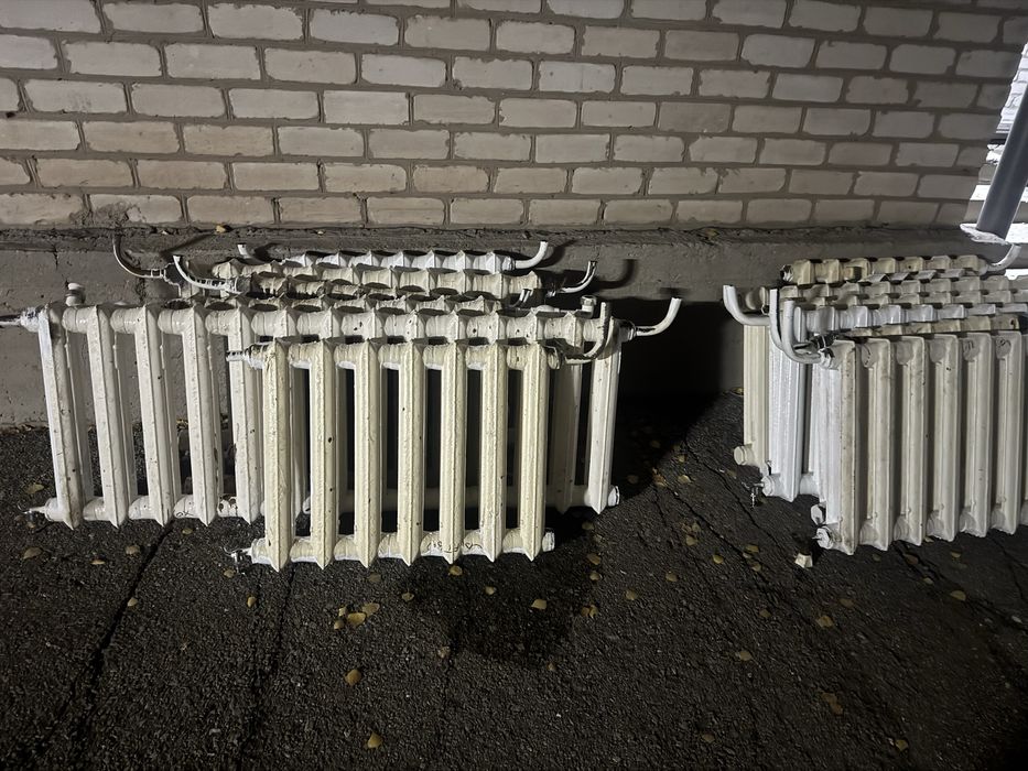 Продам б/у чугунные батареи за секцию 1000 тг