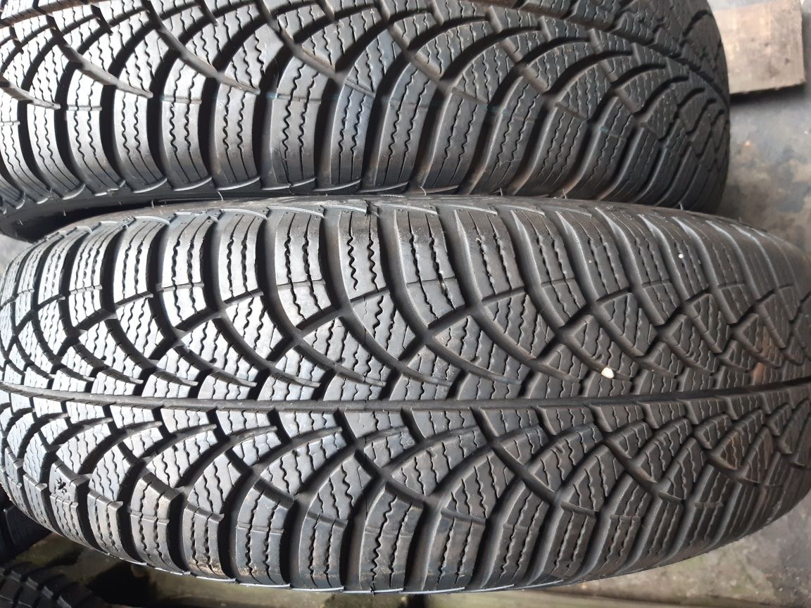 2 anvelope 185/65r15 iarnă marca Goodyear 2019 preț 340 lei ambele